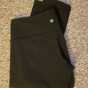 Like new 3/4 length lululemon leggings